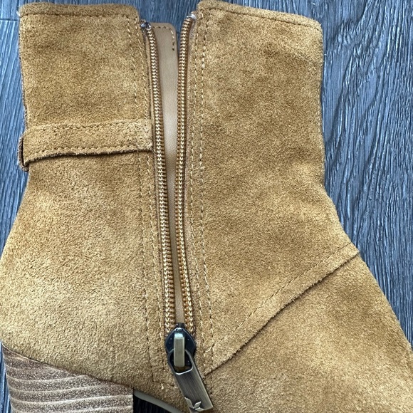 Koolaburra by UGG Tan Brown Suede Ankle
Boots Womens Sz 9 - Picture 10 of 11